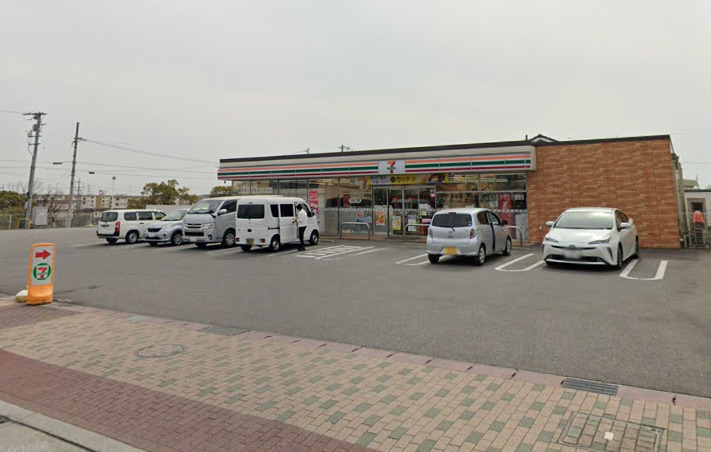 コンビニ　セブンイレブン 知多朝倉町店（コンビニ）まで698m
