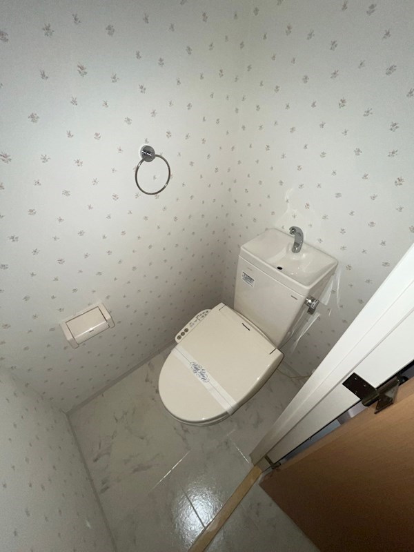 トイレ　ゆったりとした空間のトイレです