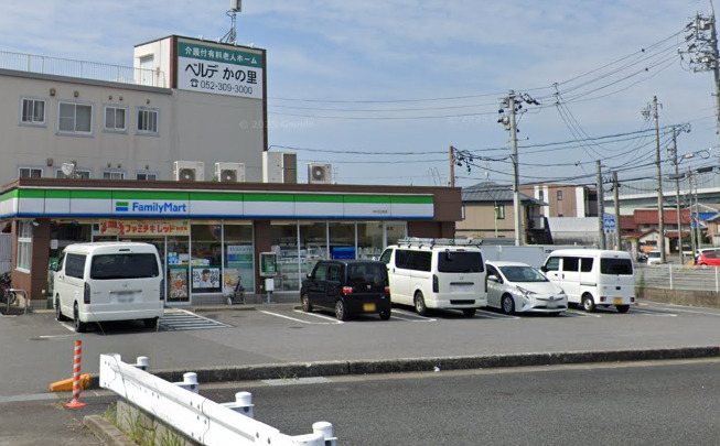 コンビニ　ファミリーマート 中川江松店（コンビニ）まで616m