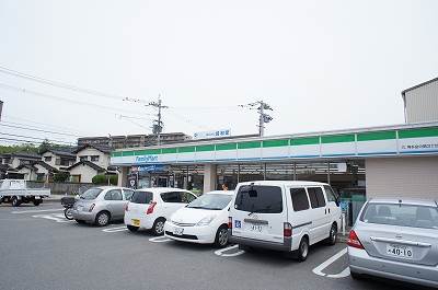コンビニ　ファミリーマート（コンビニ）まで500m