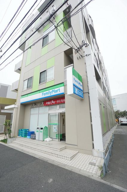 コンビニ　ファミリーマート都筑ふれあいの丘駅前店（コンビニ）まで140m