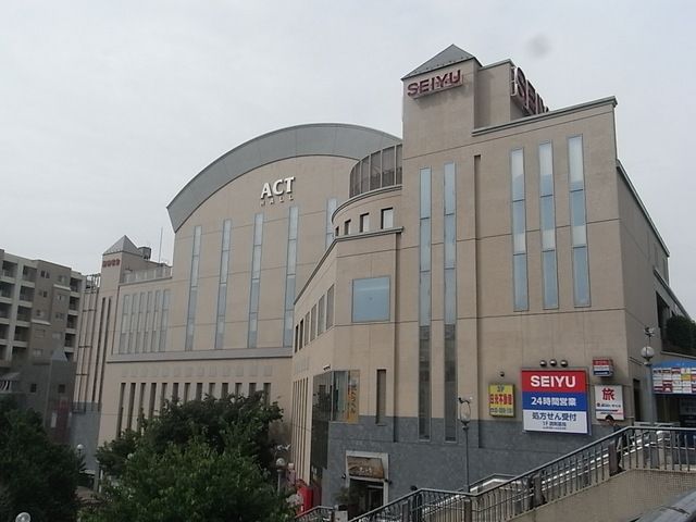 その他　アクトホール（その他）まで424m