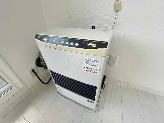 その他設備　灯油ＦＦ式ストーブ
