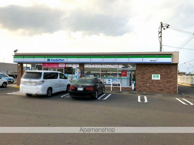 コンビニ　ファミリーマート　西条玉津店（コンビニ）まで693m