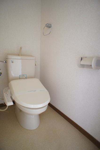 トイレ　白を基調とした空間で清潔感のあるトイレです♪