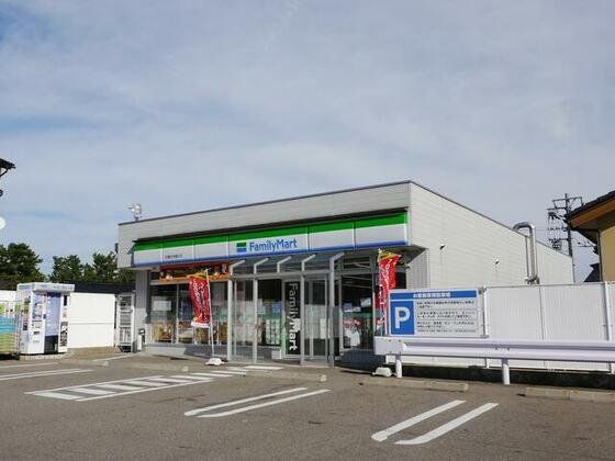 コンビニ　ファミリーマート内灘大学通り店（コンビニ）まで616m