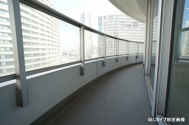 バルコニー　便利で嬉しいバルコニー付きです♪