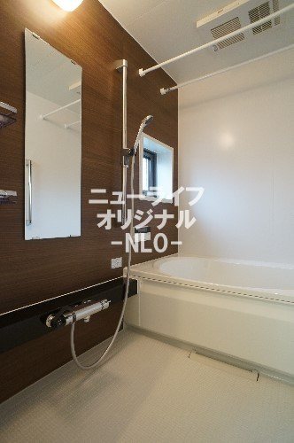 バス・シャワールーム　追焚機能はもちろん浴室乾燥機付きです☆