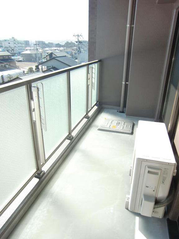バルコニー　写真は４階