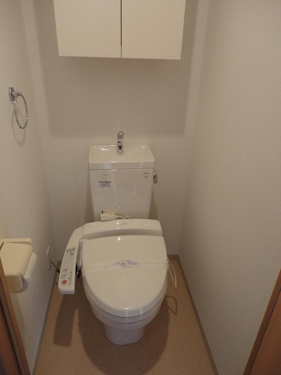 東急目黒線 西小山駅 徒歩2分 5階建 築17年のトイレ写真