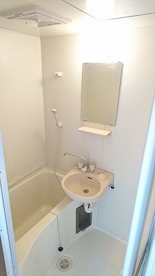 バス・シャワールーム　入浴と同時に歯も磨ける！