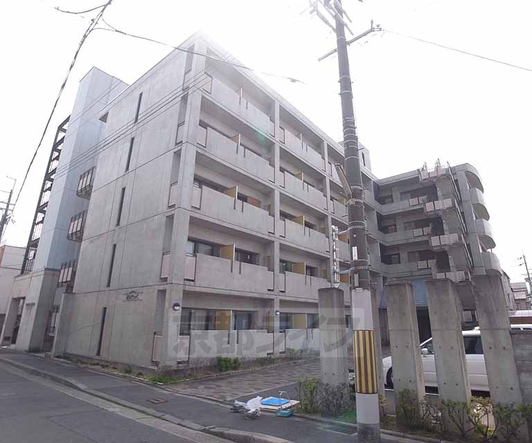 【京都市右京区西院下花田町のマンションの建物外観】