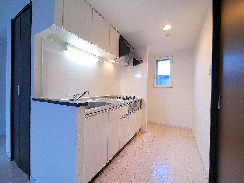 キッチン　独立システムキッチンは料理も掃除もしやすいです♪