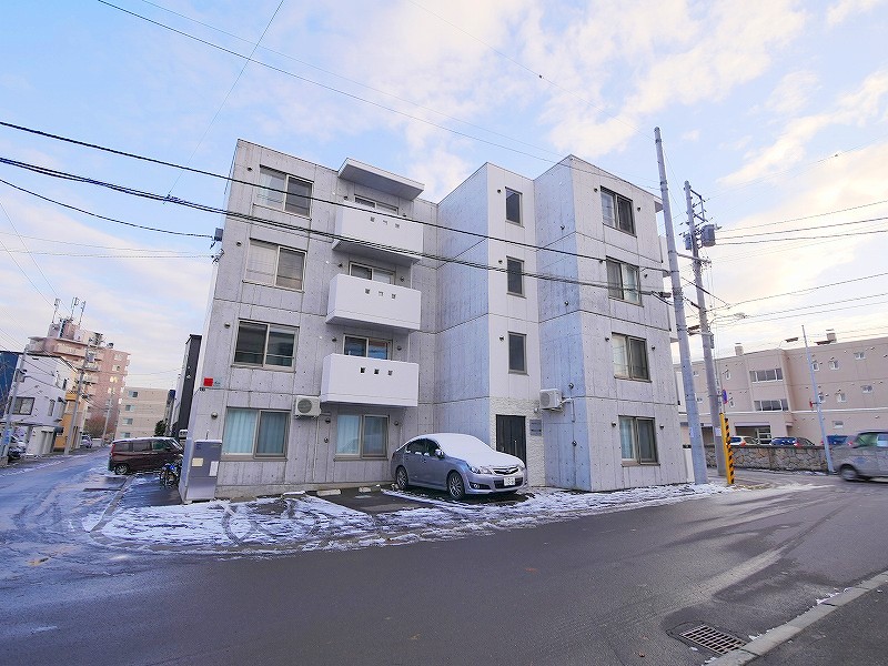 建物外観　南郷１８丁目は何でもそろう便利な場所です♪