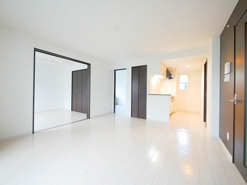 居室・リビング　配置がしやすい広々リビングルーム♪