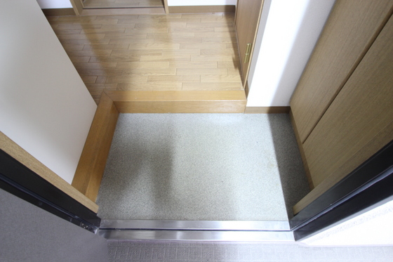 玄関　※別号室のお写真です。