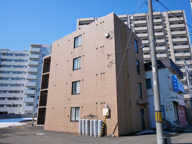 北海道札幌市中央区北六条西２７（マンション）の賃貸物件の外観