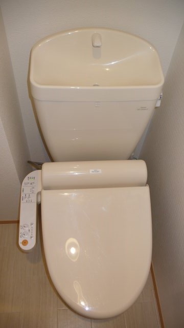 トイレ　温水洗浄便座付トイレ