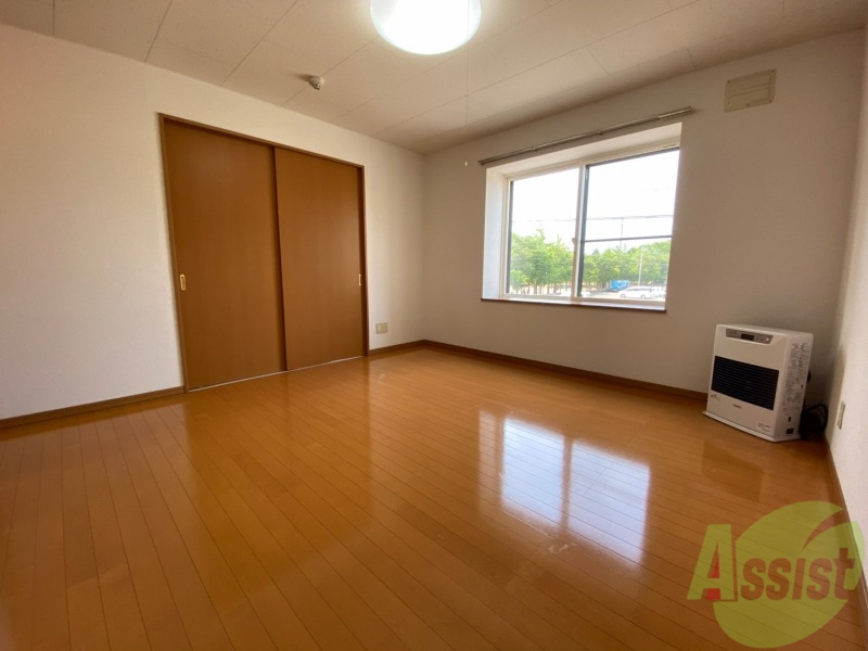 居室・リビング　明るいお部屋は気持ちよく過ごせそうですね。