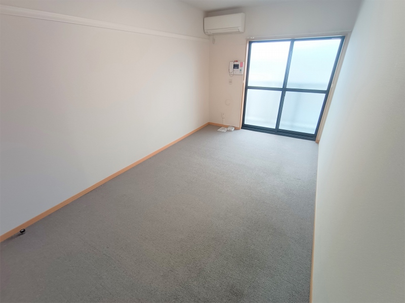 居室・リビング　家電・家具無のお部屋です。