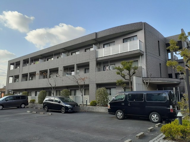 八尾市教興寺のマンションの建物外観