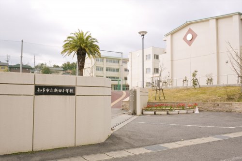 【グランカーサ水芳Iの小学校】