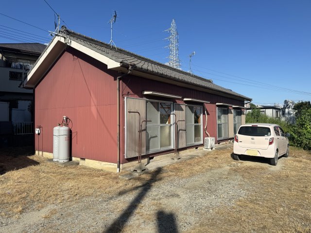 南大平地貸家西棟の建物外観