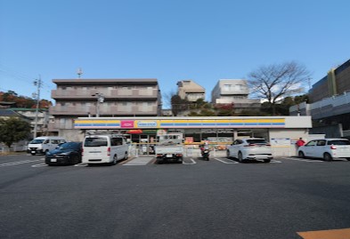 【プレミスト東山元町のコンビニ】