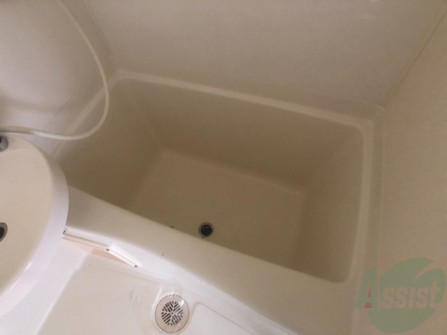 バス・シャワールーム　お風呂はゆったり浸かれるサイズがイイ感じ。