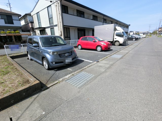 【東金市川場のアパートの駐車場】