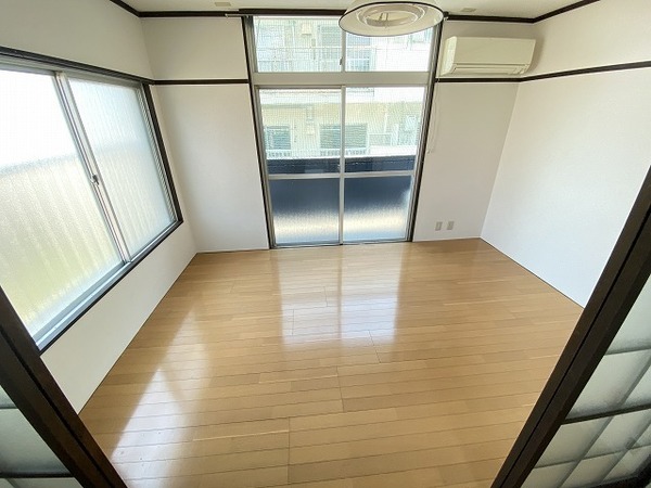 居室・リビング　※現況を優先します。