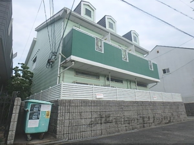 アレックス東福寺の建物外観