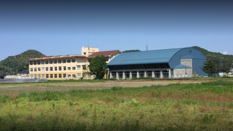 【倉吉市福守町のアパートの小学校】