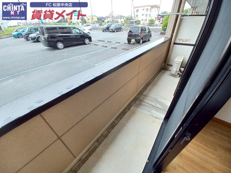 バルコニー　同物件反転写真