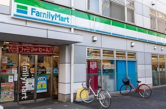 コンビニ　ファミリーマート 西武東長崎駅前店（コンビニ）まで325m