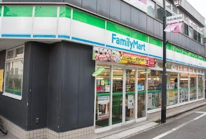 コンビニ　ファミリーマート 東長崎駅南店（コンビニ）まで327m