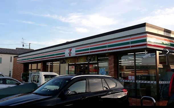 コンビニ　セブンイレブン 新潟女池西店（コンビニ）まで325m