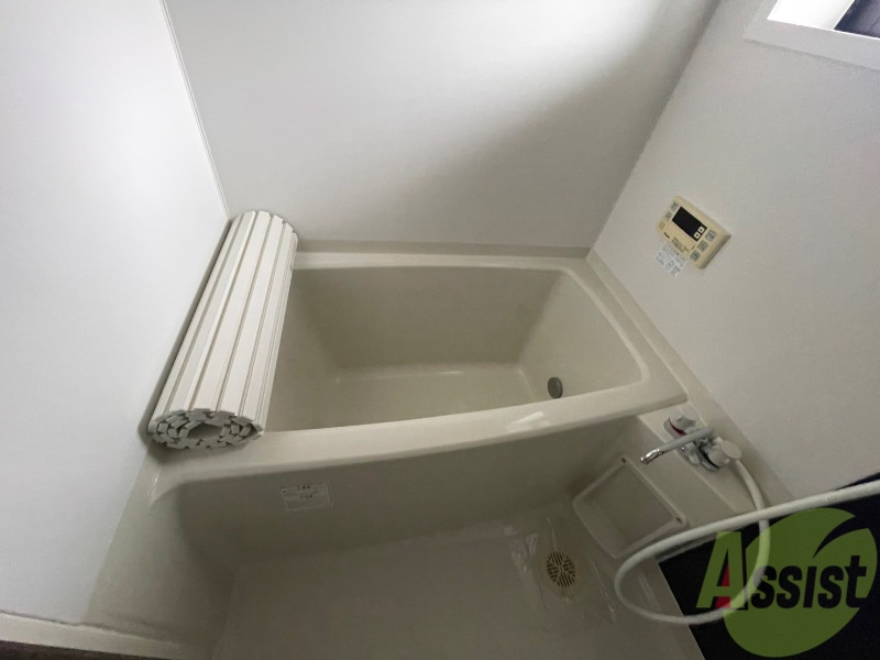 バス・シャワールーム　バスルームはゆったり浸かれる広さがあります。