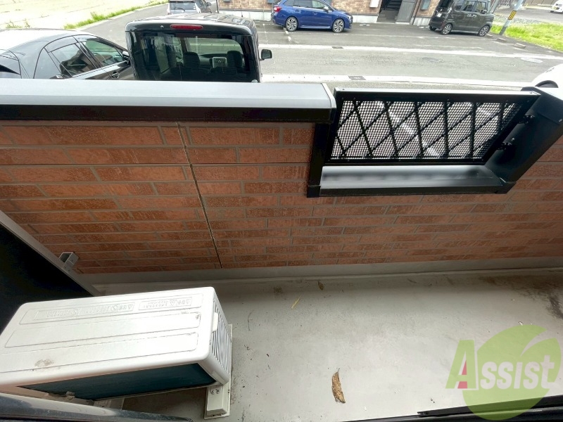 バルコニー　バルコニー付きなので晴れた日は洗濯物が干せそうです。