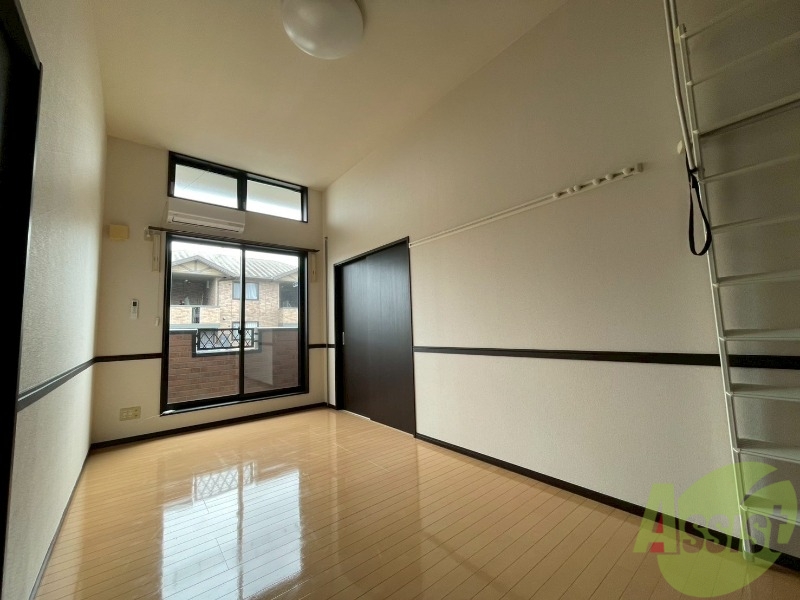 居室・リビング　８帖の広々としたリビング。陽当たりも良好です。