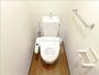 トイレ　温水洗浄便座付きのトイレです。