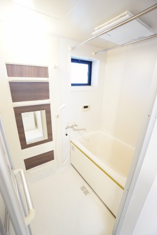 バス・シャワールーム　※同物件・反転タイプの写真です。
