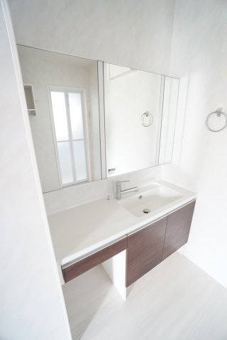 洗面設備　※同物件・同タイプの写真です。