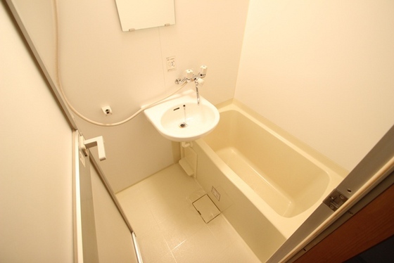 バス・シャワールーム　※別号室の写真です