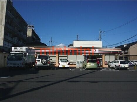 コンビニ　セブンイレブン茨木五十鈴町店（コンビニ）まで261m