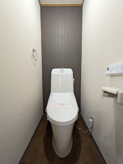 トイレ　温水洗浄便座付☆