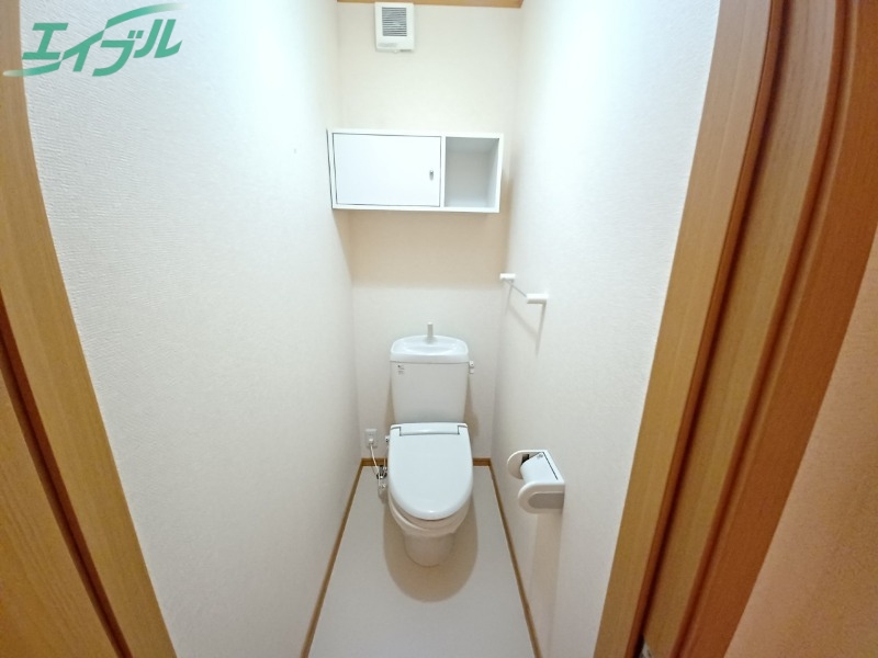 トイレ　同型反転タイプのお写真です