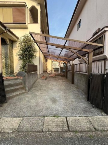 駐車場　雨の日に助かるカーポート