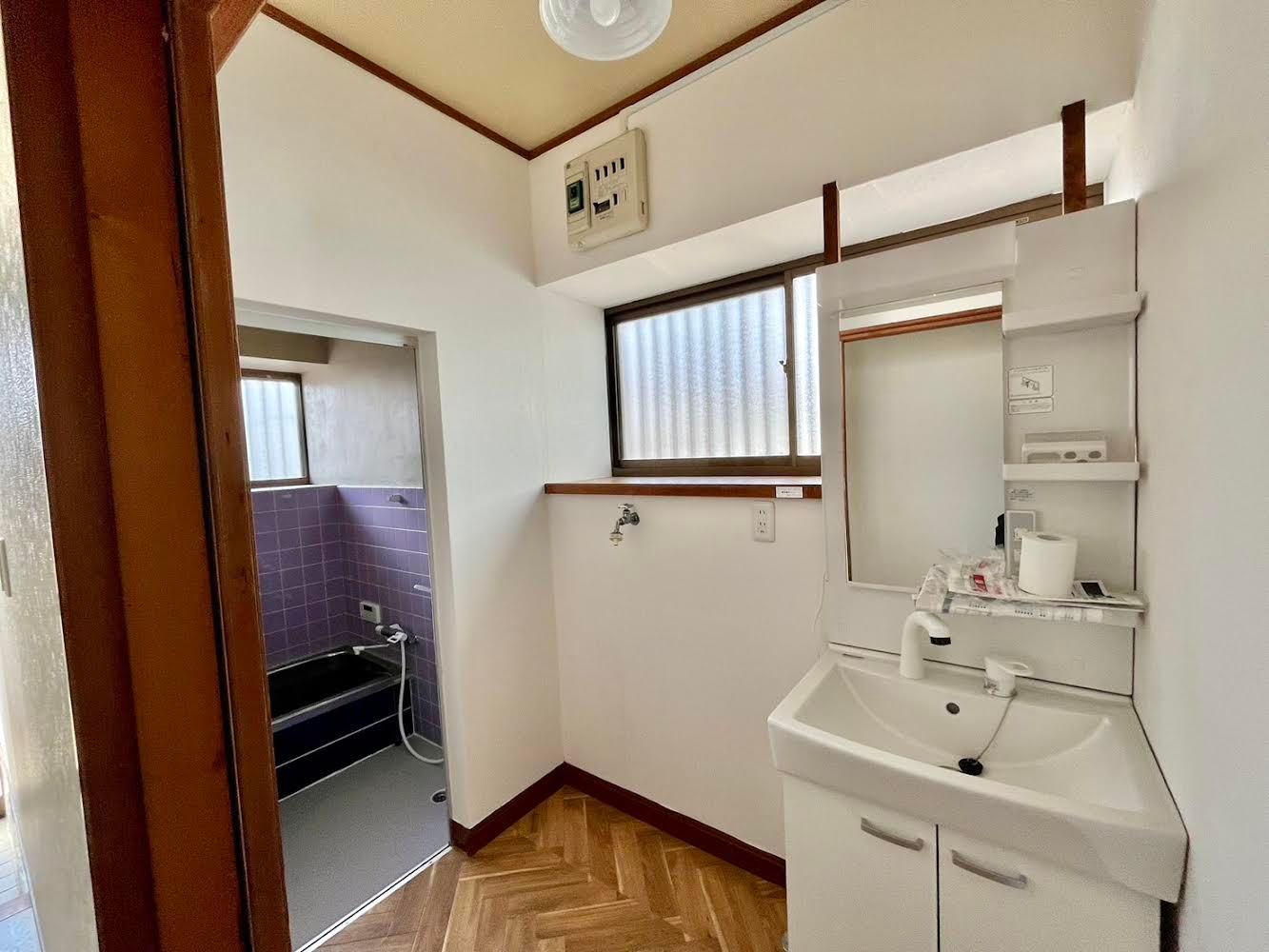 洗面設備　ワイドな洗面台