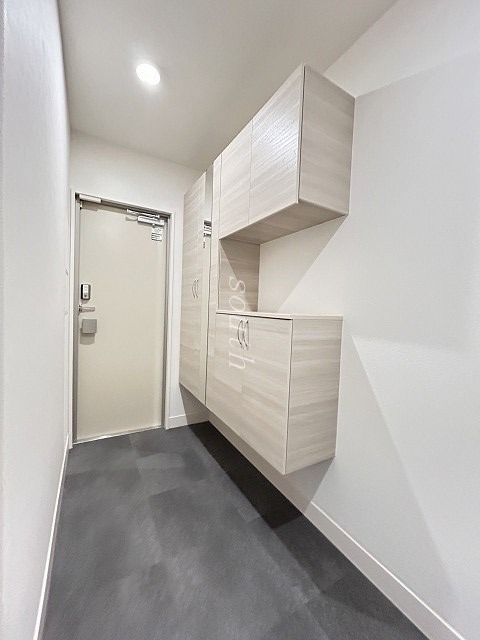 玄関　大きなシューズボックス付き